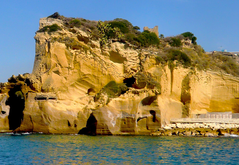 tufo_giallo_napoletano_3.jpg